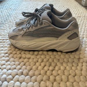 Yeezy Boost 700 V2 Static